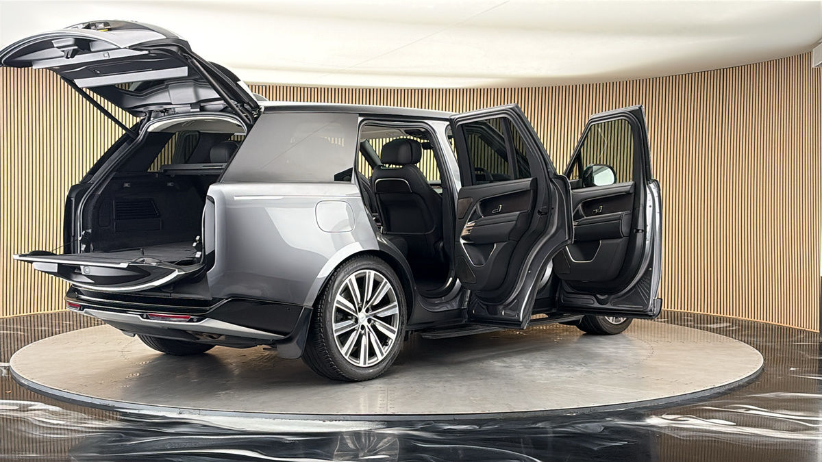 More views of Land Rover Range Rover