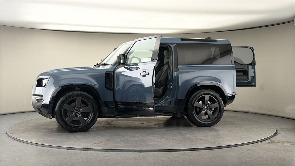 More views of Land Rover Defender 90