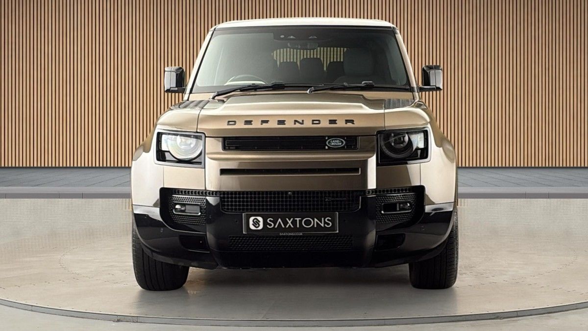 Land Rover Defender 110 Image 3