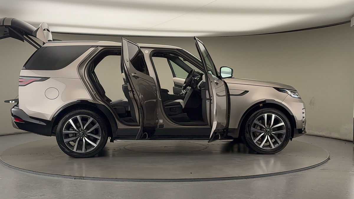 More views of Land Rover Discovery