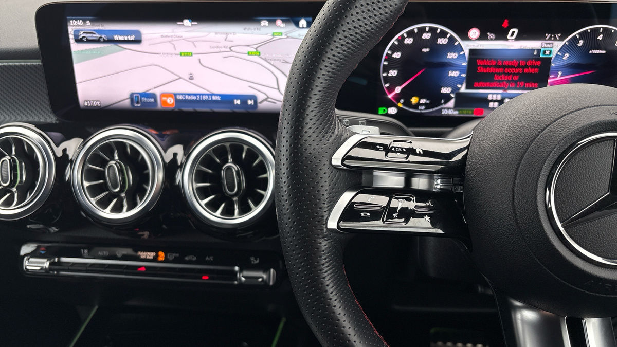 Mercedes-Benz GLB Image 13