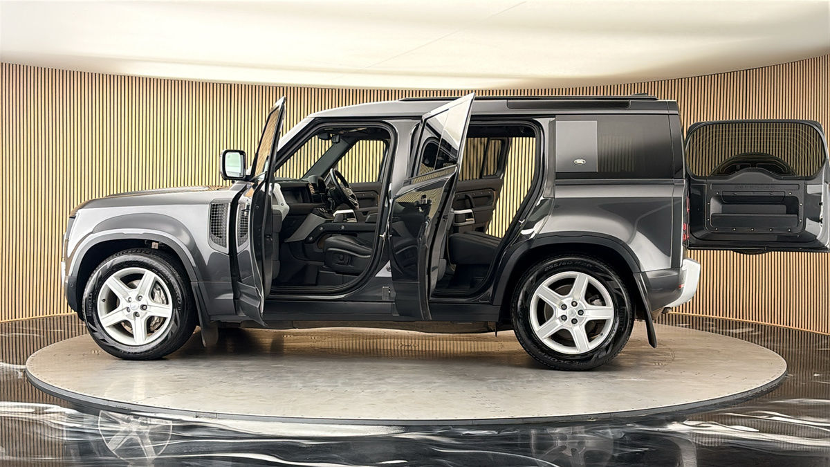 More views of Land Rover Defender 110