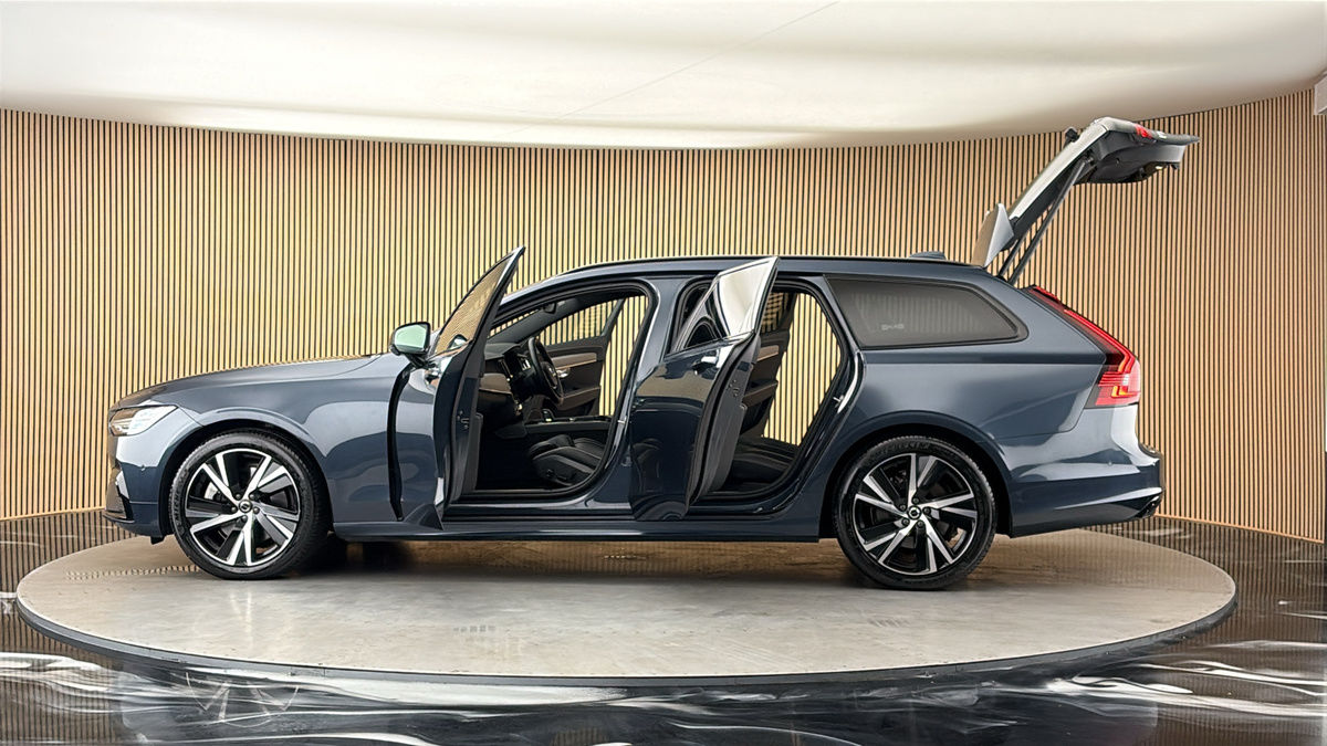 More views of Volvo V90