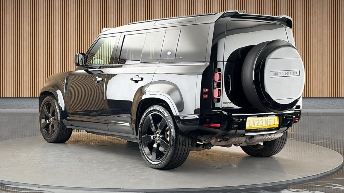 Land Rover Defender 110 Image 2