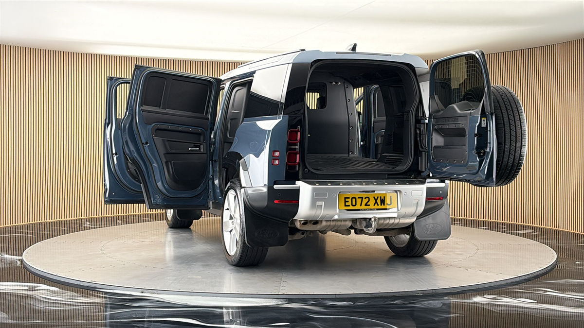 More views of Land Rover Defender 110