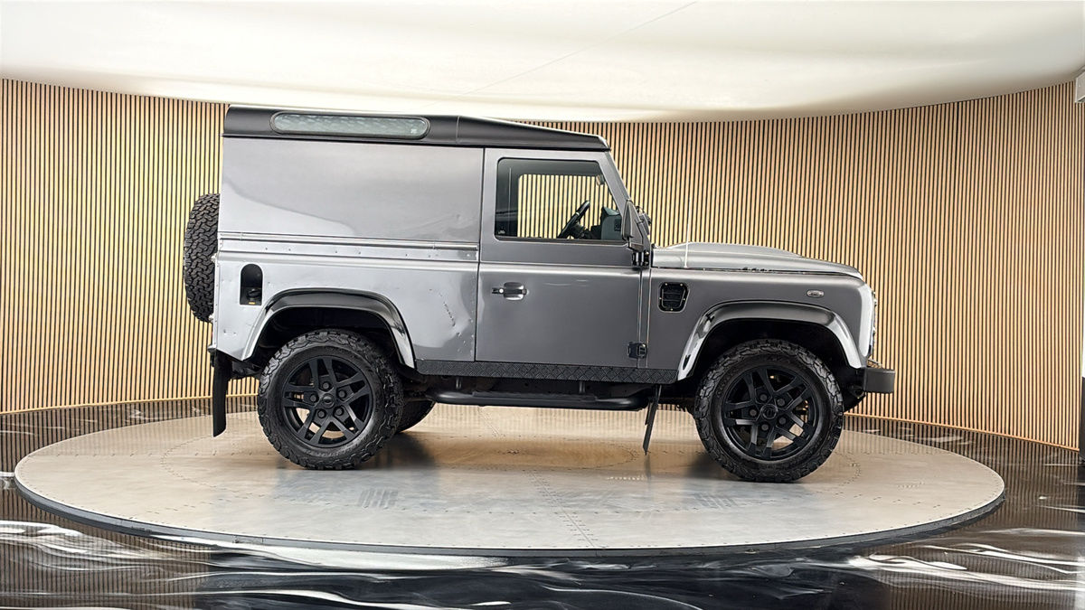 More views of Land Rover Defender 90