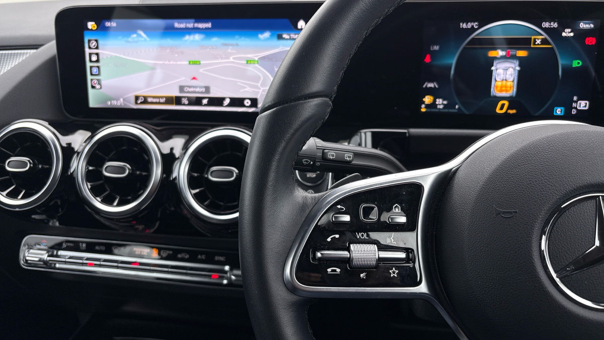 Mercedes-Benz GLA Image 13