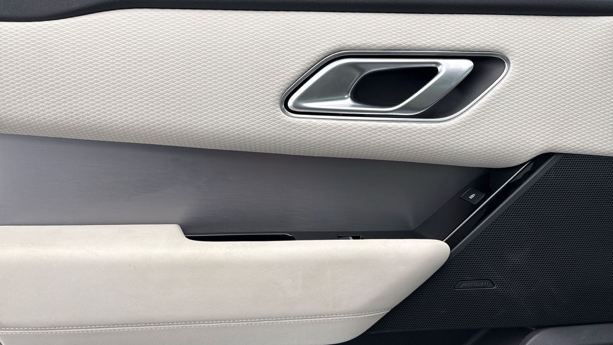 Land Rover Range Rover Velar Image 19