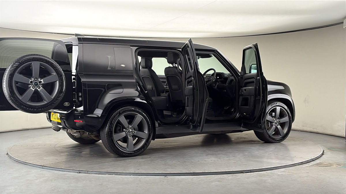 More views of Land Rover Defender 110