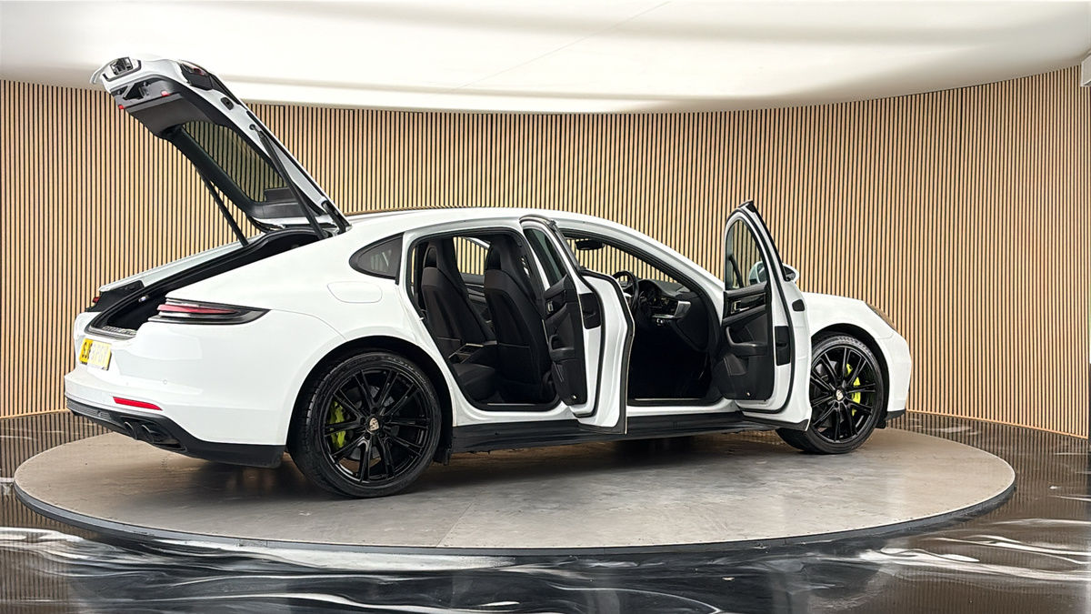 More views of Porsche Panamera
