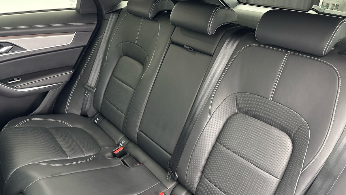 Jaguar F-PACE Image 8