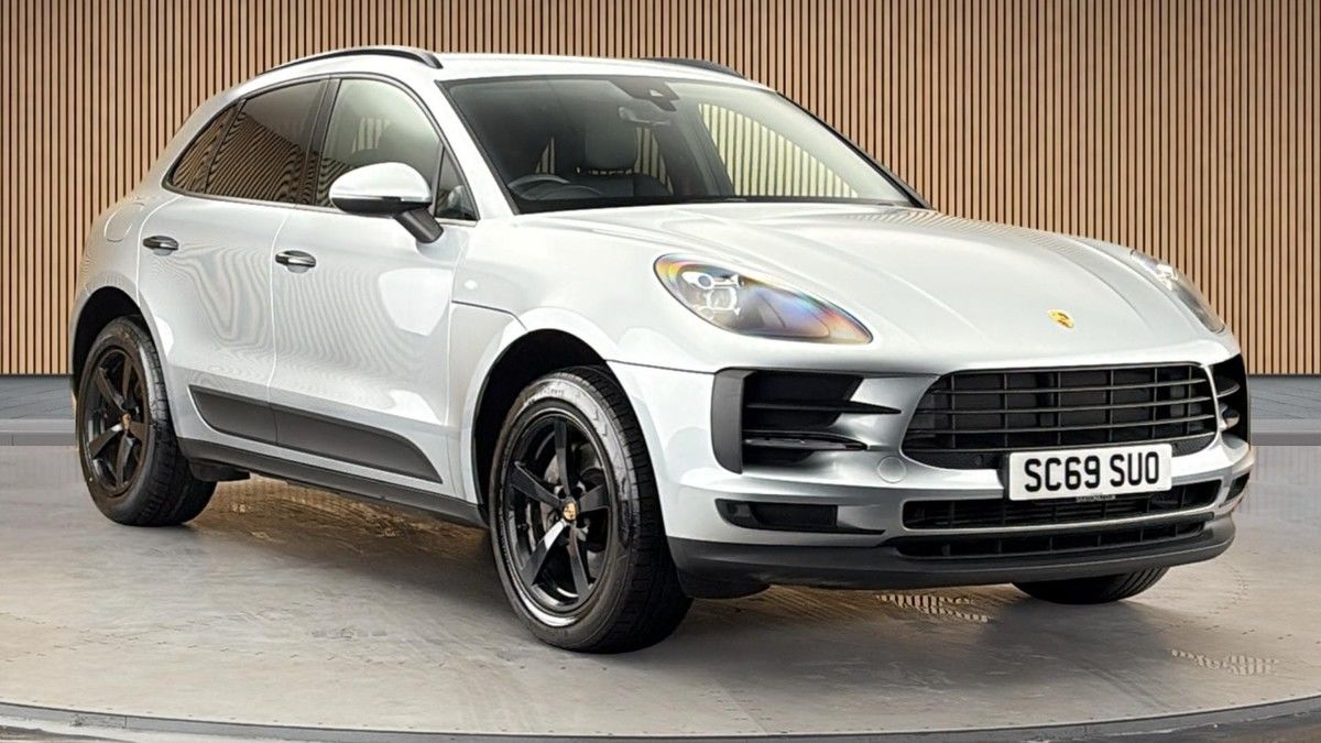Porsche Macan Sticky Header Image