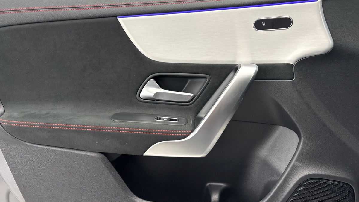 Mercedes-Benz CLA Image 19