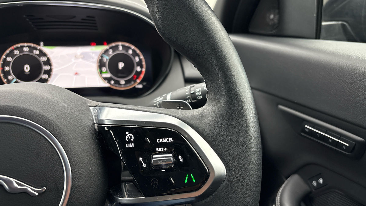 Jaguar E-PACE Image 14