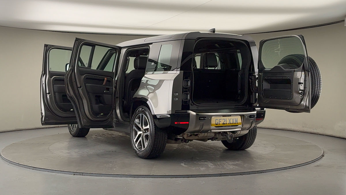 Land Rover Defender 110 Image 23