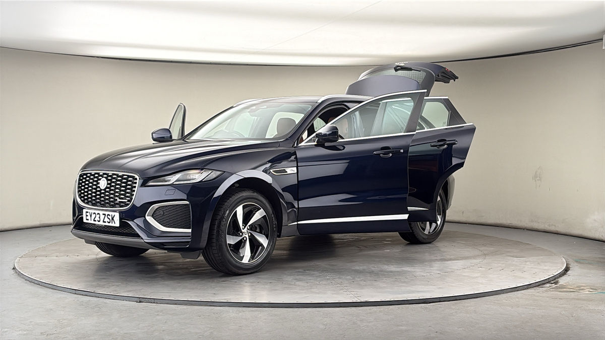 Jaguar F-PACE Image 22