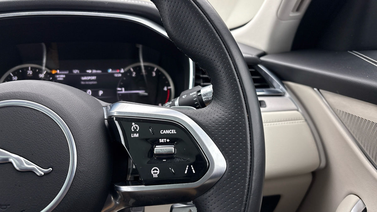 Jaguar F-PACE Image 14