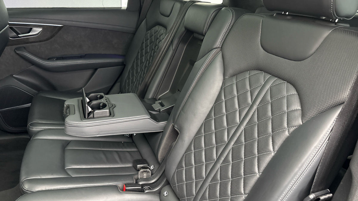 Audi Q7 Image 9
