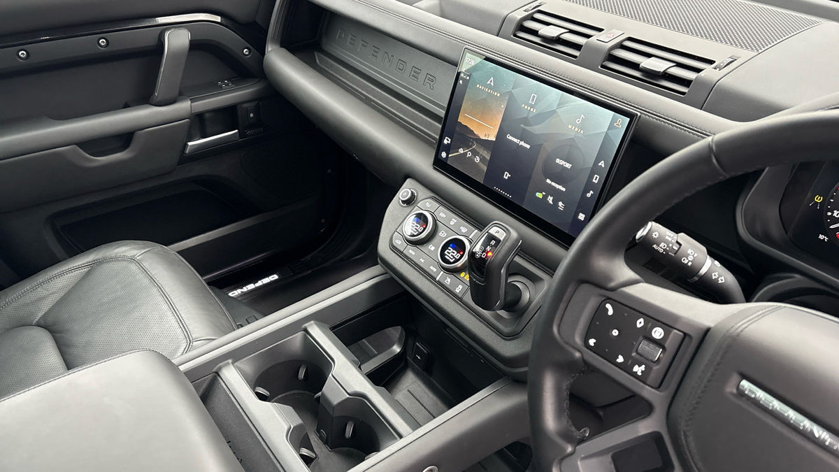 Land Rover Defender 110 Urban Image 18