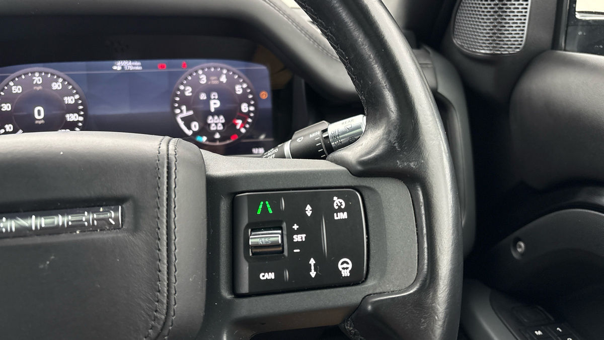 Land Rover Defender 110 Image 14