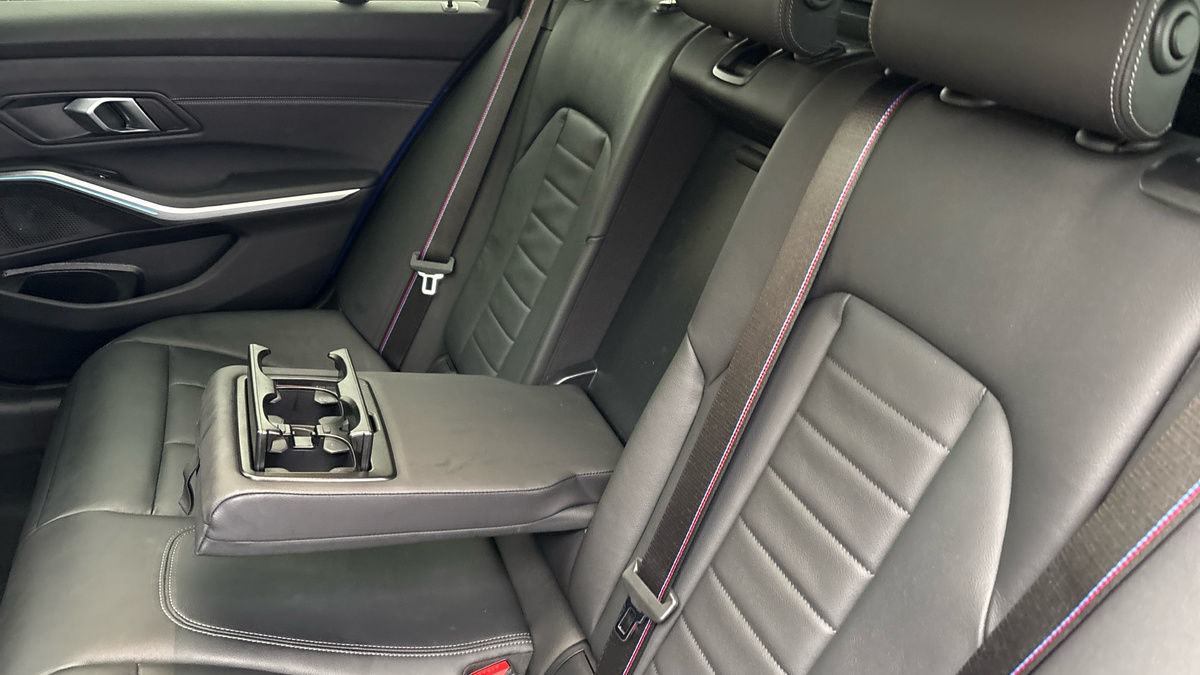 BMW 3 Series Image 9
