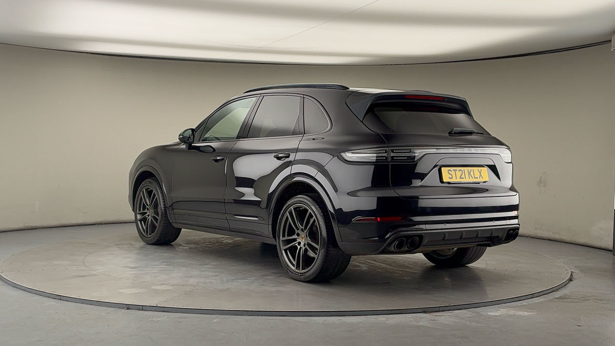 Porsche Cayenne Image 2