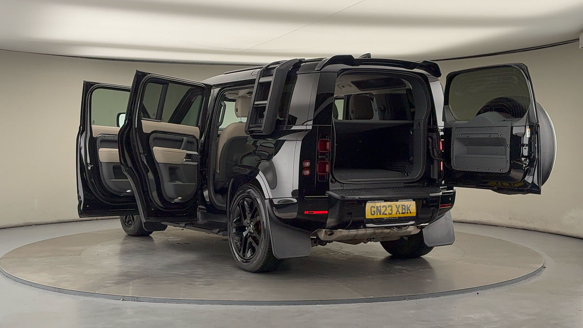 Land Rover Defender 110 Image 23