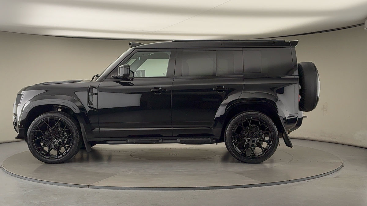 Land Rover Defender 110 Urban Image 15