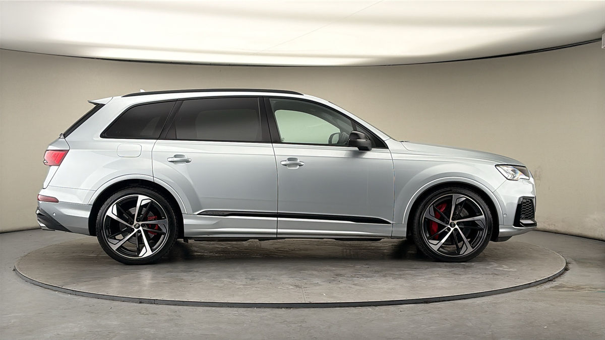 Audi SQ7 Image 16