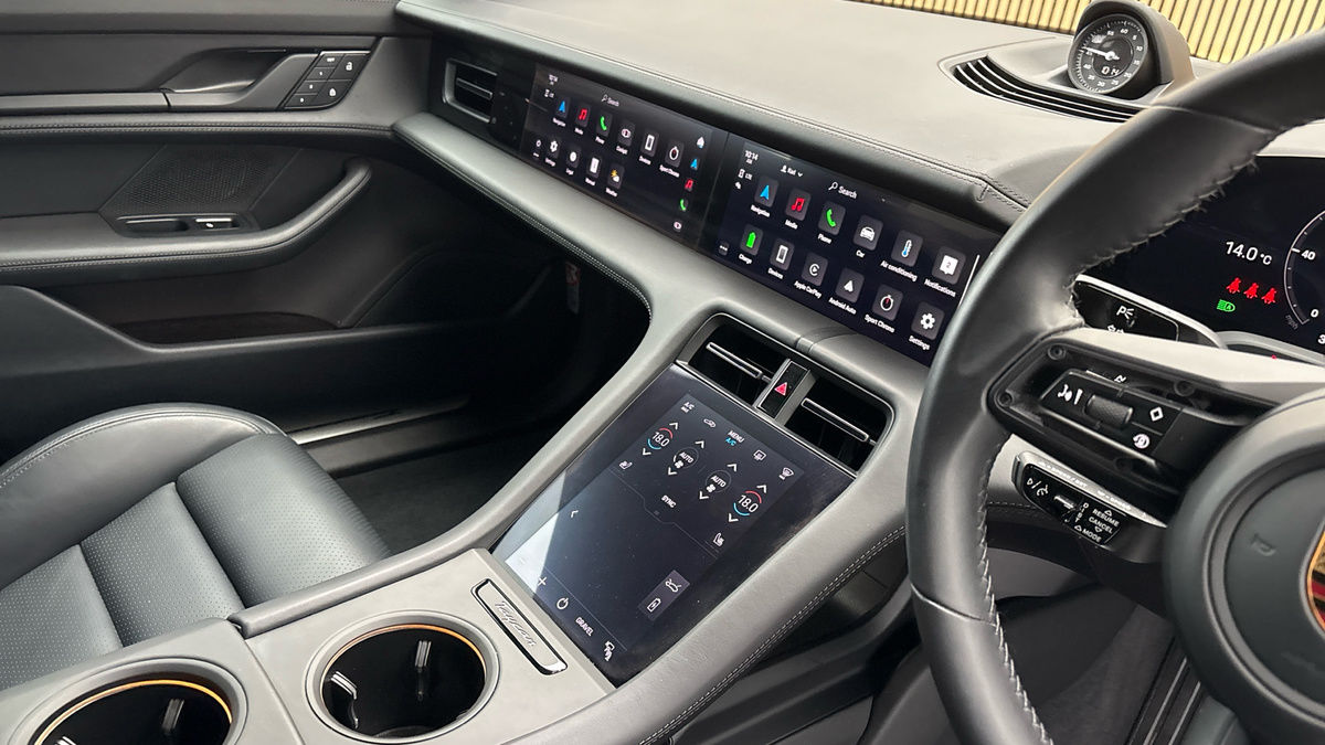 Porsche Taycan Image 18