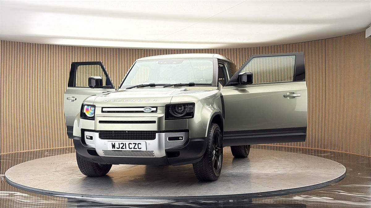 More views of Land Rover Defender 90