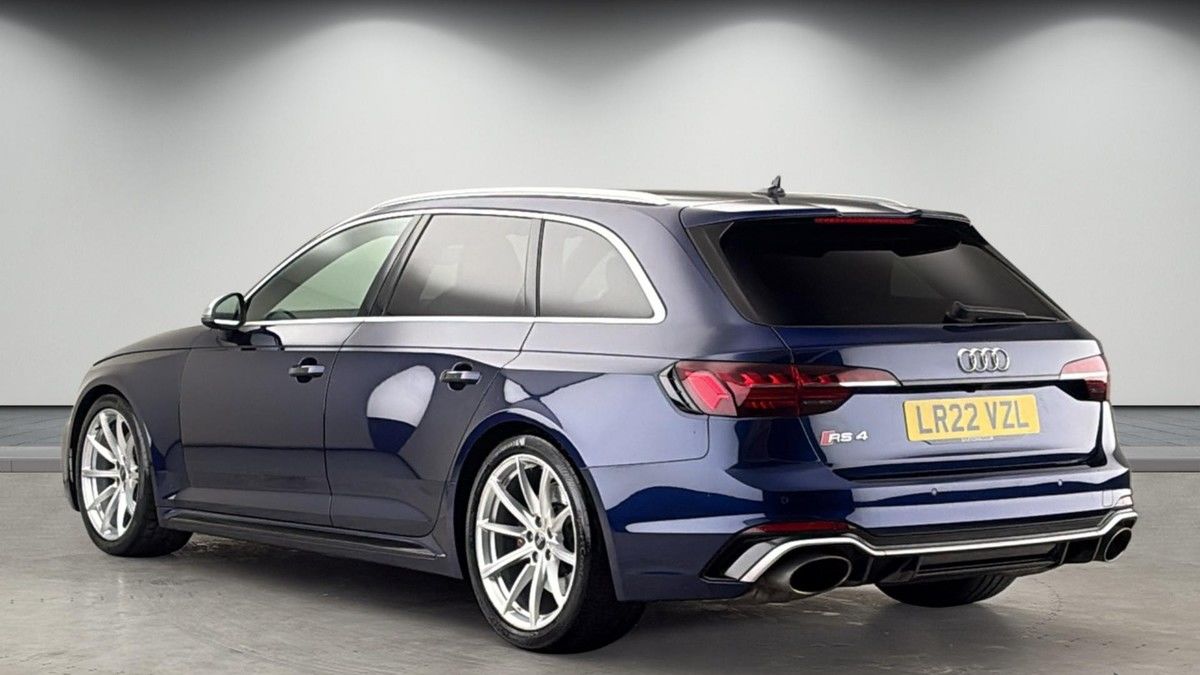 Audi RS4 Avant Image 2