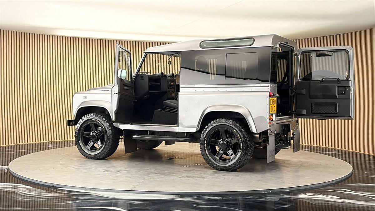 More views of Land Rover Defender 90