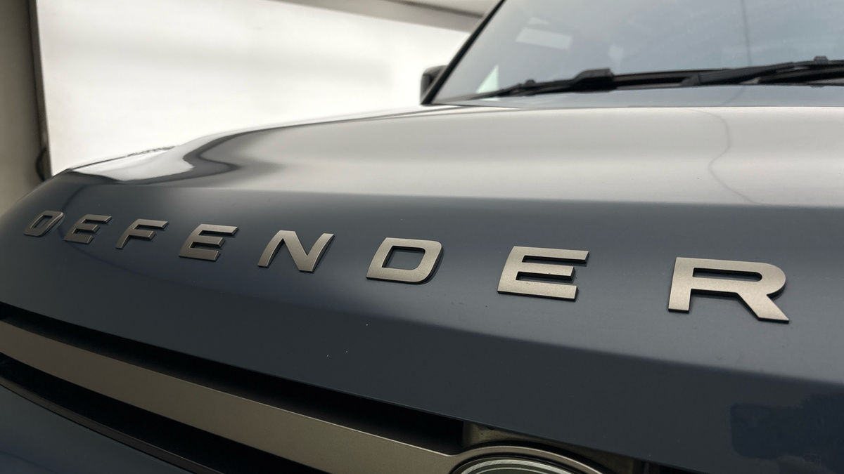 Land Rover Defender 90 Image 24