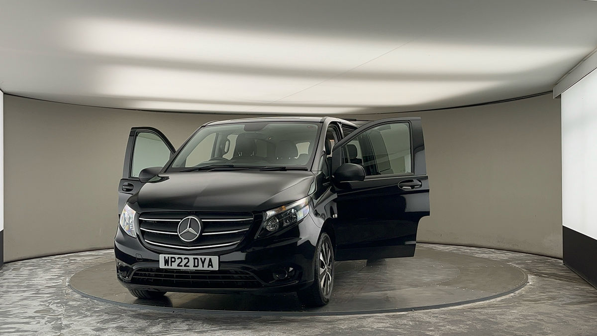 More views of Mercedes-Benz Vito