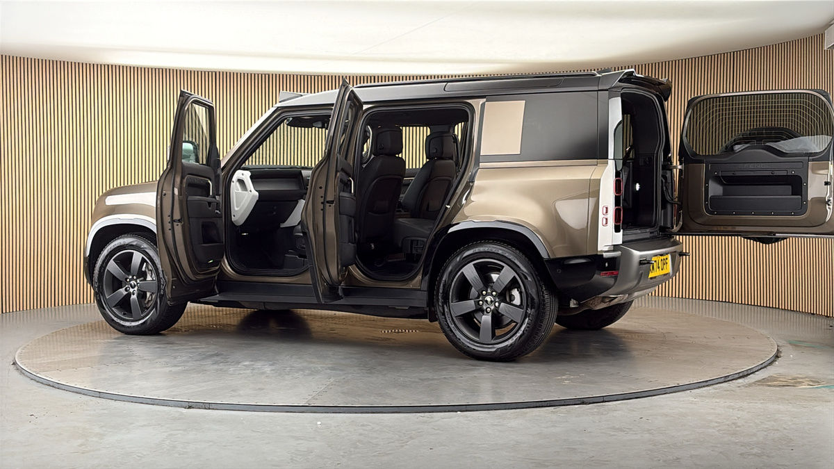 More views of Land Rover Defender 110
