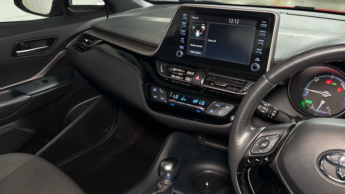 Toyota C-HR Image 18