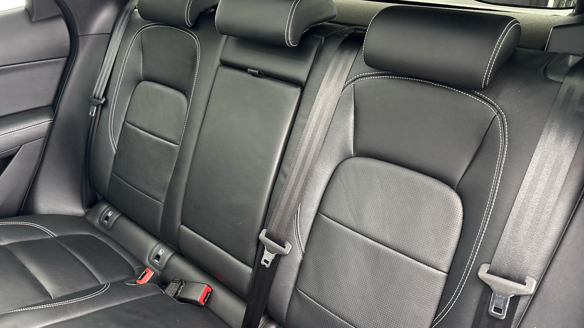 Jaguar E-PACE Image 8