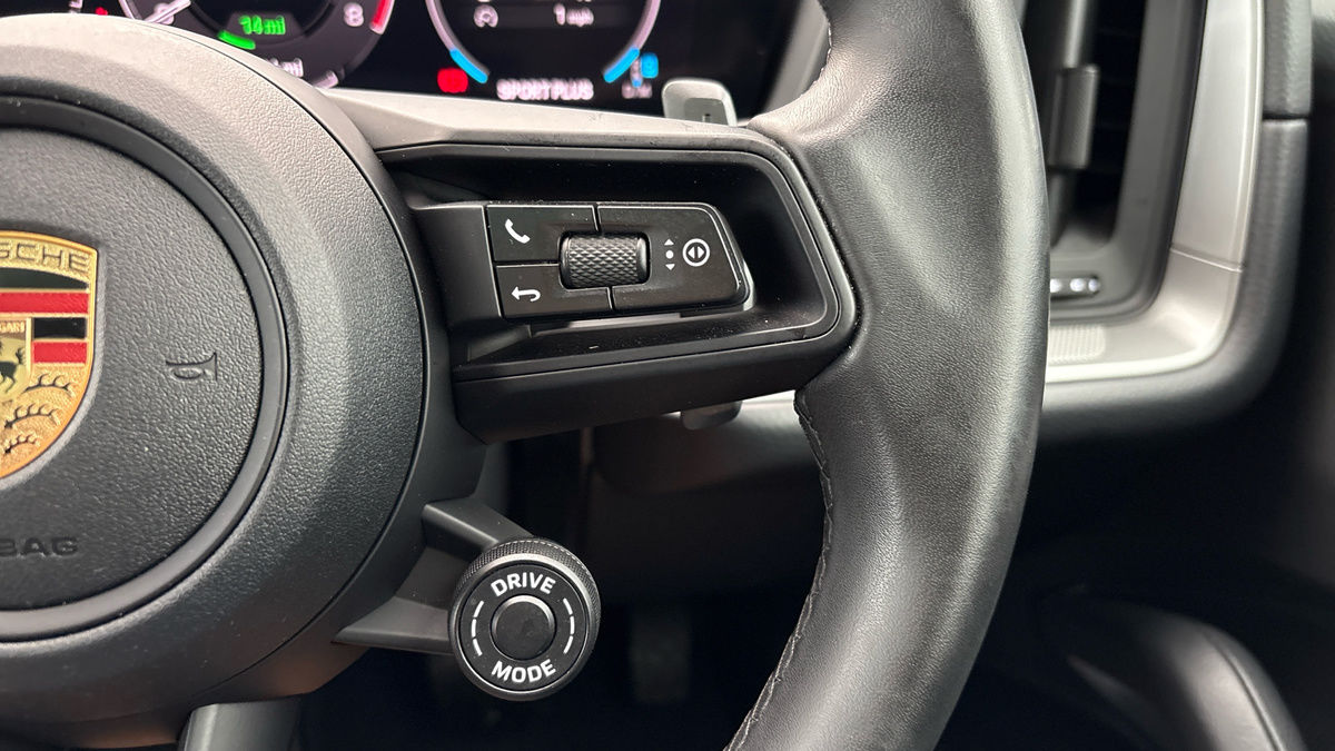 Porsche Cayenne Image 14
