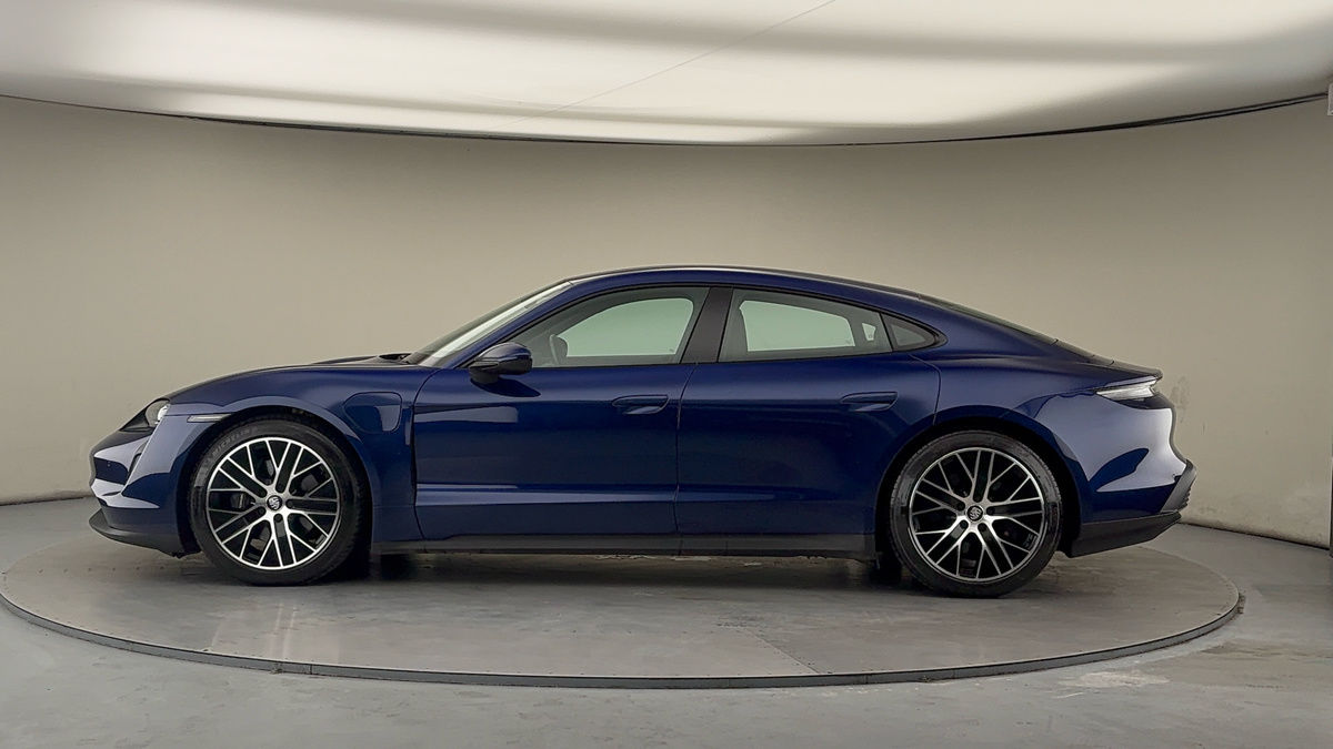 Porsche Taycan Image 16