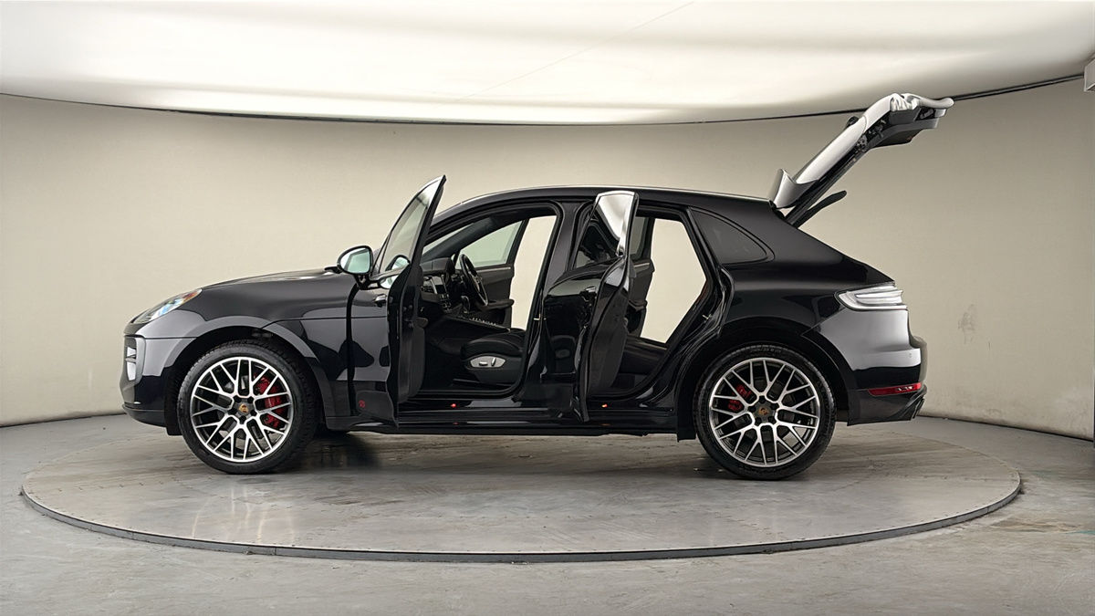 More views of Porsche Macan
