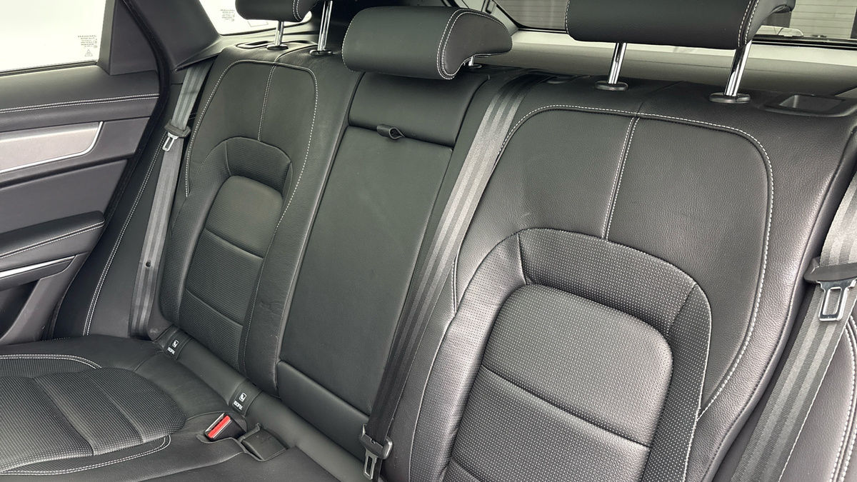 Jaguar F-PACE Image 8