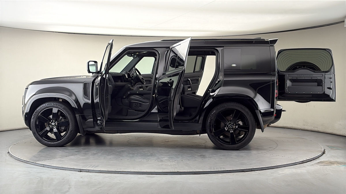 More views of Land Rover Defender 110