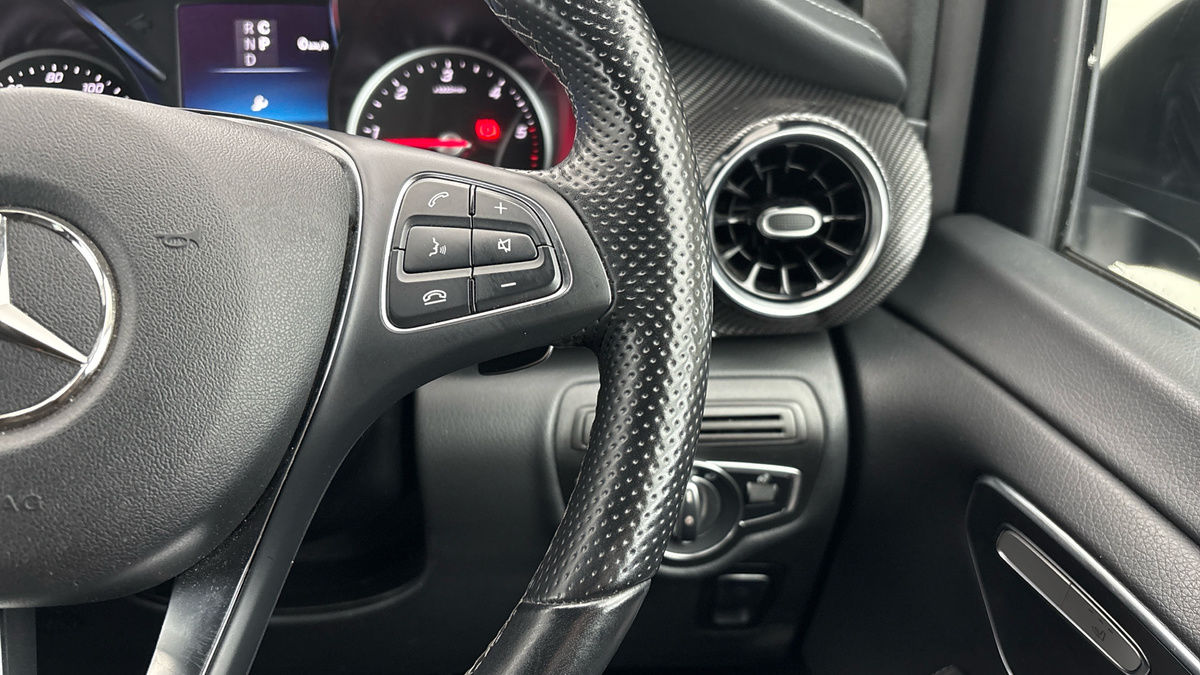 Mercedes-Benz V Class Image 14
