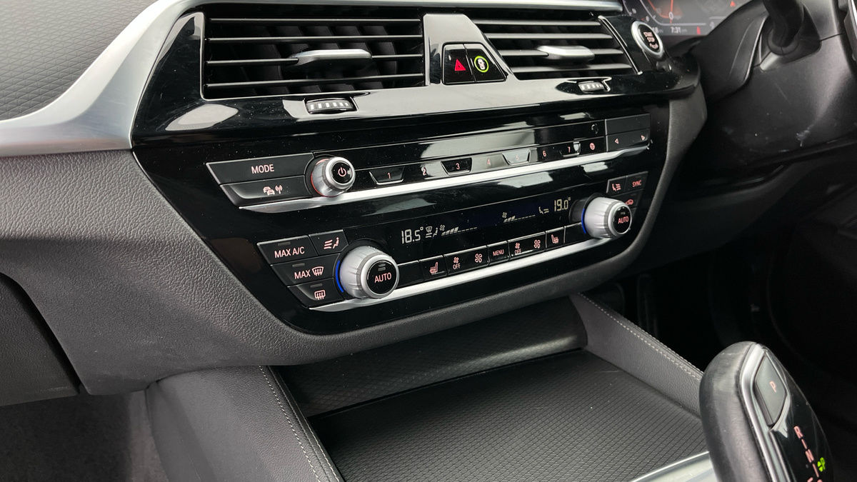 BMW 5 Series Image 6