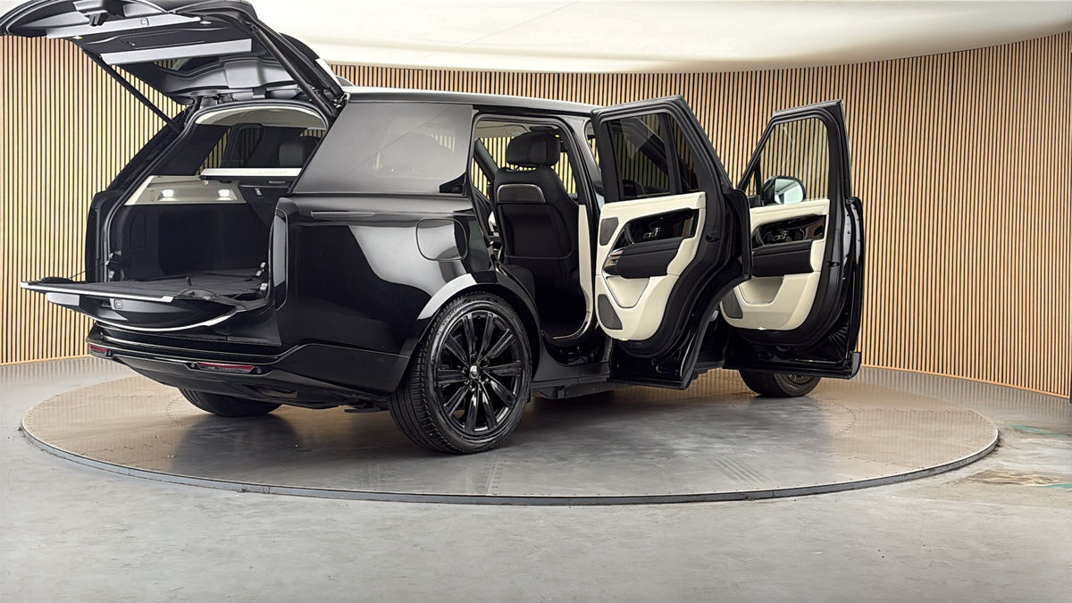 More views of Land Rover Range Rover