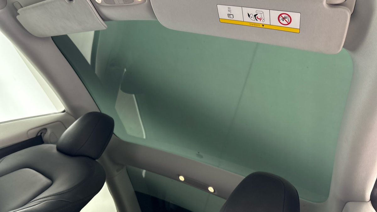Tesla Model 3 Image 6