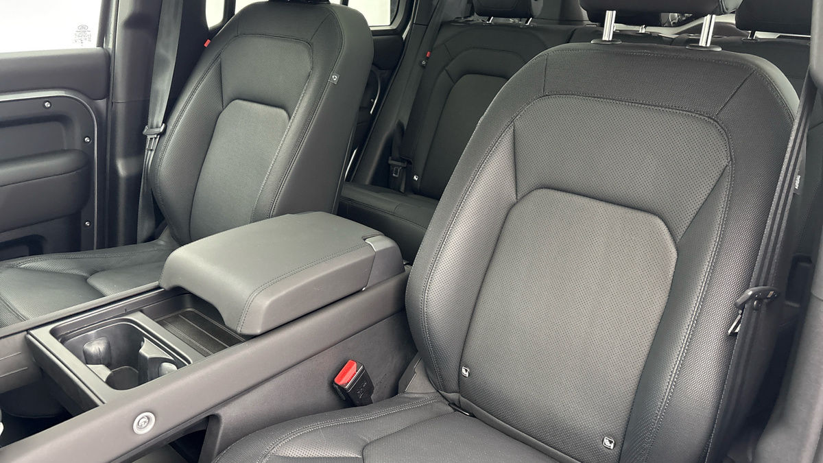 Land Rover Defender 110 Urban Image 7