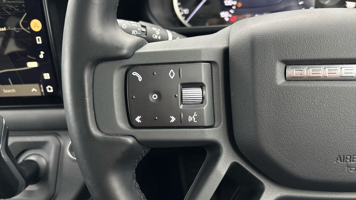 Land Rover Defender 110 Image 13