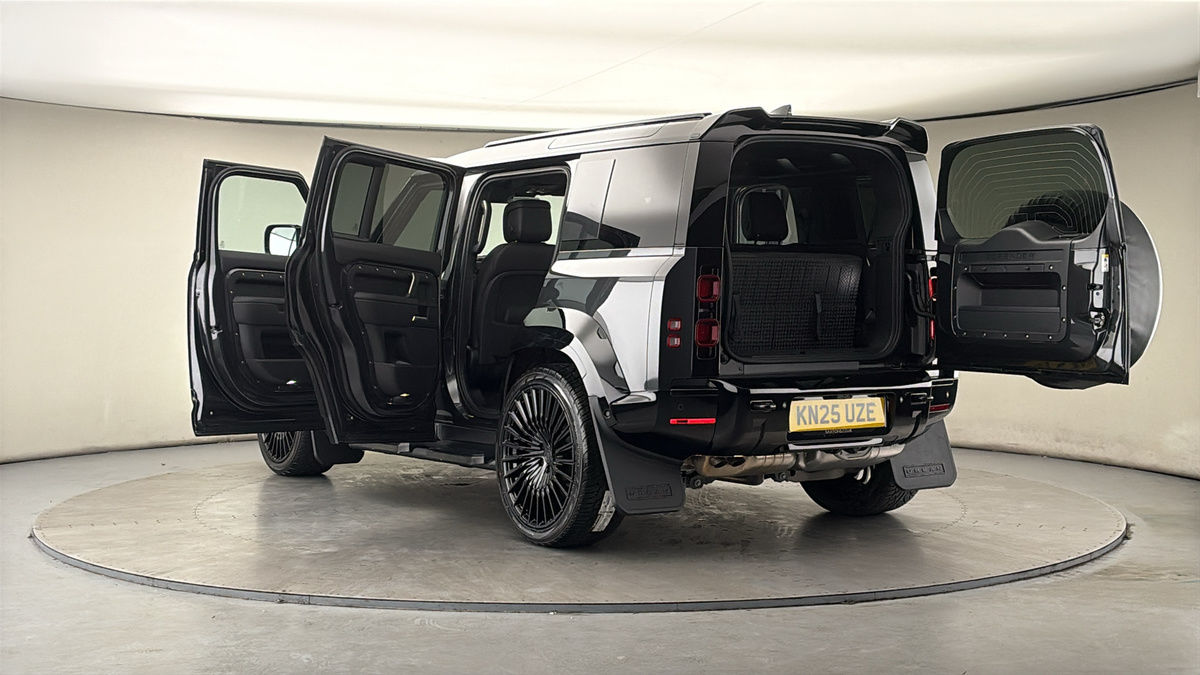 Land Rover Defender 110 Urban Image 23